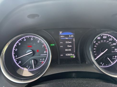Used 2019 Toyota Camry LE w/ Convenience Package FWD image 11