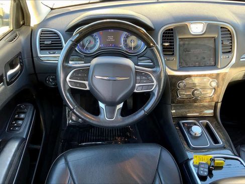 Used 2018 Chrysler 300 Limited image 5
