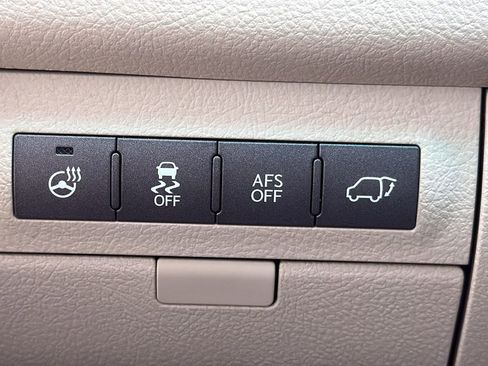 Used 2013 Lexus LX 570 4WD w/ Luxury Pkg image 23