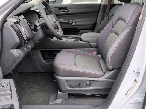 New 2025 Nissan Pathfinder SV image 14