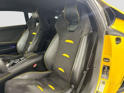 Used 2020 Lamborghini Huracan EVO RWD image 22