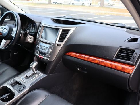 Used 2010 Subaru Outback 3.6R Limited image 17