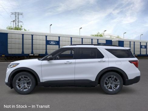 New 2026 Ford Explorer Active w/ Active Comfort Package image 3