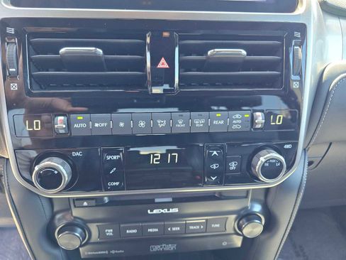 Used 2023 Lexus GX 460 Luxury w/ Sport Design Package AWD/4WD image 30