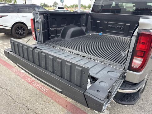 Used 2024 GMC Sierra 1500 SLE image 11