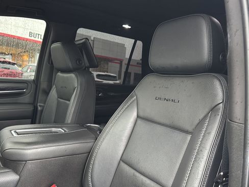 Used 2021 GMC Yukon Denali w/ Denali Premium Package image 30