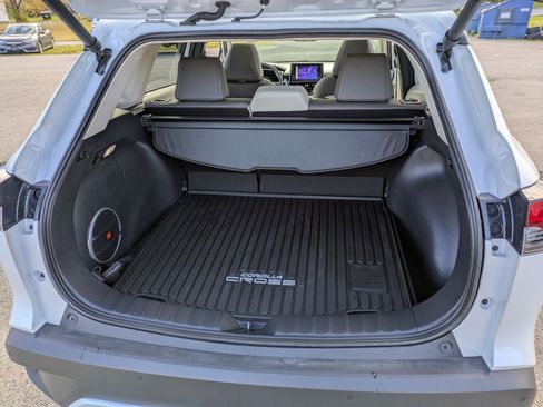 Used 2024 Toyota Corolla Cross XLE image 20