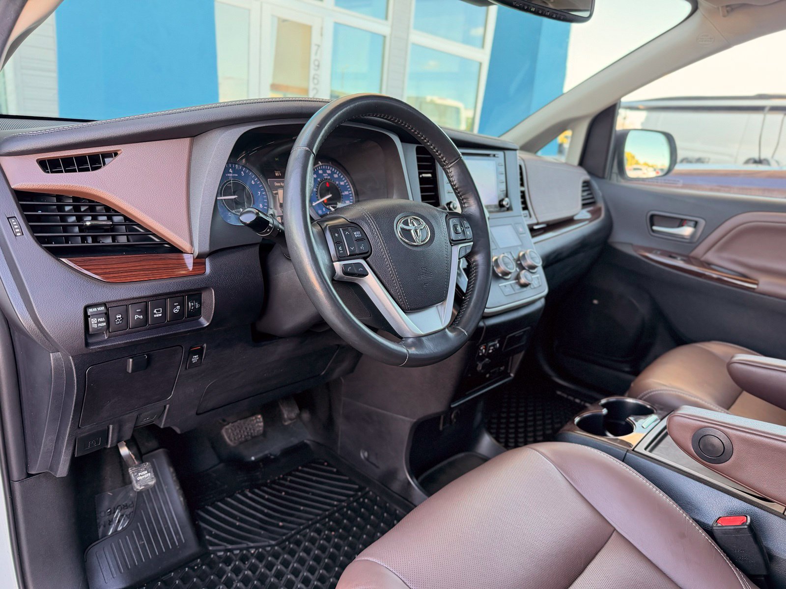 Used 2020 Toyota Sienna XLE Premium AWD/4WD image 19