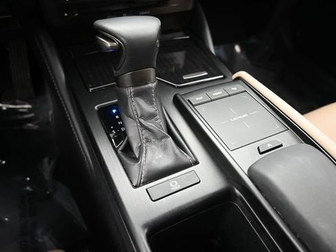 Used 2019 Lexus ES 350 Ultra Luxury w/ Accessory Package 2 FWD image 16