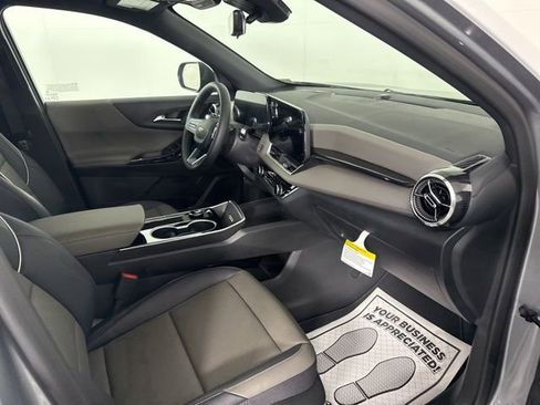 New 2026 Chevrolet Equinox LT w/ Convenience Package II FWD image 17