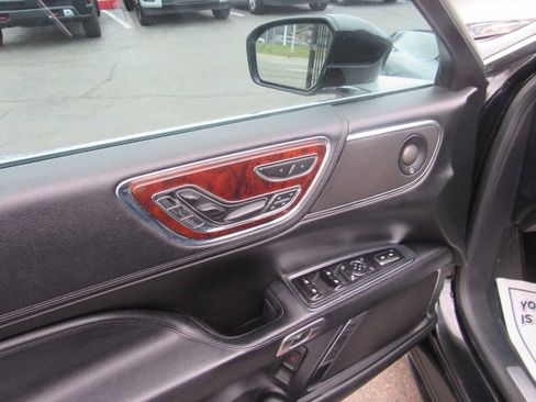 Used 2018 Lincoln Continental Reserve image 8