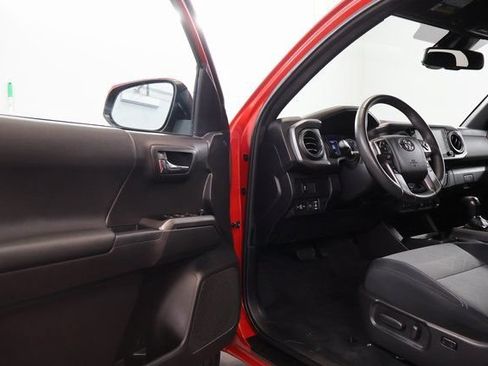 Used 2023 Toyota Tacoma TRD Off-Road w/ Technology Package AWD/4WD image 10