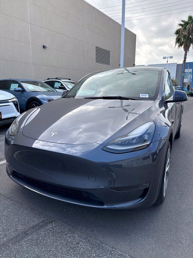 Used 2023 Tesla Model Y Long Range AWD/4WD image 1