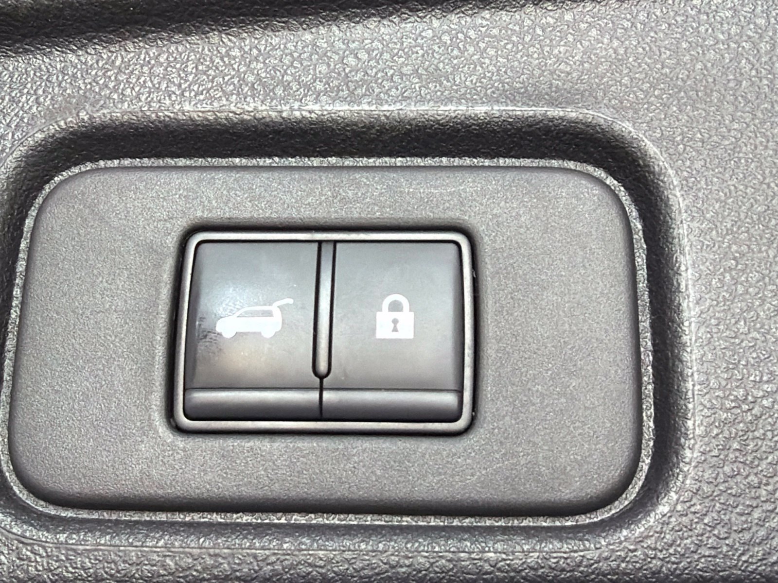 Used 2025 Nissan Pathfinder SV AWD/4WD image 13
