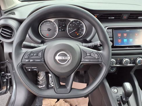 New 2025 Nissan Kicks Play S image 12