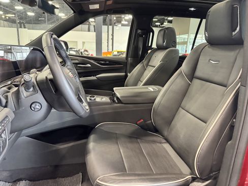 Used 2024 Cadillac Escalade Sport w/ LPO, ONYX Package image 30