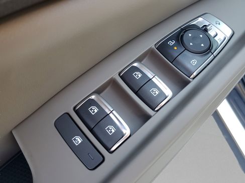 New 2026 Kia Carnival EX FWD image 28
