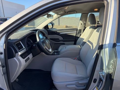 Used 2019 Toyota Highlander LE image 9