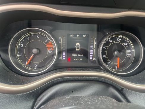 Used 2016 Jeep Cherokee Latitude w/ Cold Weather Group image 29