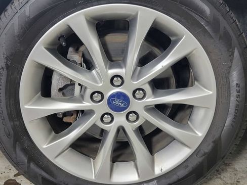 Certified 2017 Ford Fusion SE w/ Fusion SE Technology Package FWD image 11