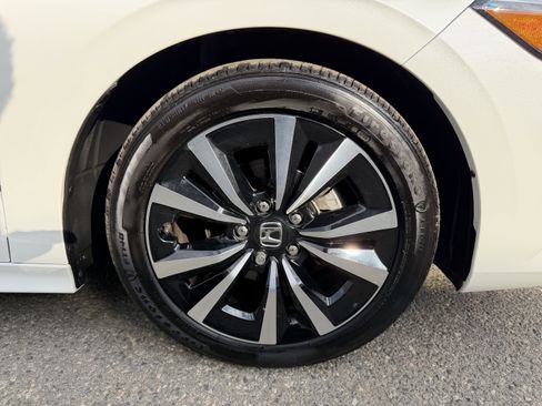 Used 2023 Honda Civic EX image 9