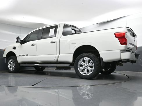 Used 2019 Nissan Titan SV w/ SV Convenience Package image 30