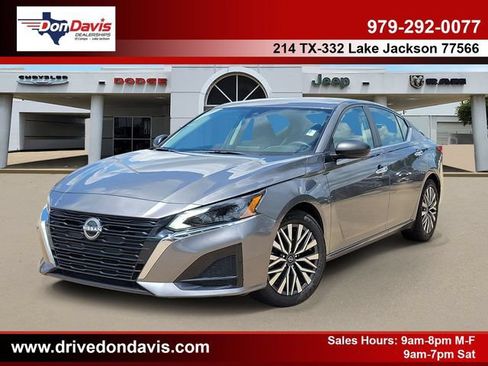 Used 2025 Nissan Altima 2.5 SV FWD image 1
