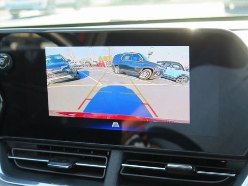 Used 2025 Chevrolet Trax LT w/ Driver Confidence Package image 12