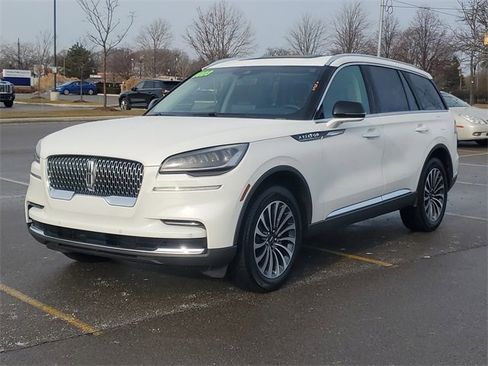 Used 2023 Lincoln Aviator AWD w/ Premium Package image 3