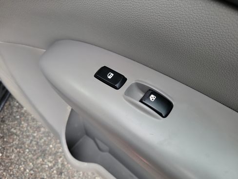 Used 2012 Kia Sedona LX FWD image 8