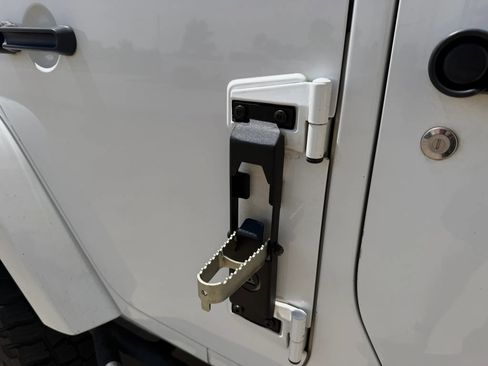 Used 2013 Jeep Wrangler Unlimited Rubicon w/ Connectivity Group image 35