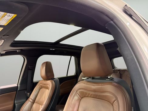 Used 2023 Lincoln Aviator Reserve w/ Elements Package Plus RWD image 9