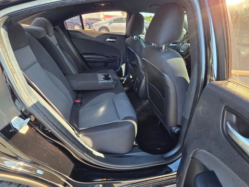 Used 2017 Dodge Charger SE w/ Blacktop Package RWD image 24