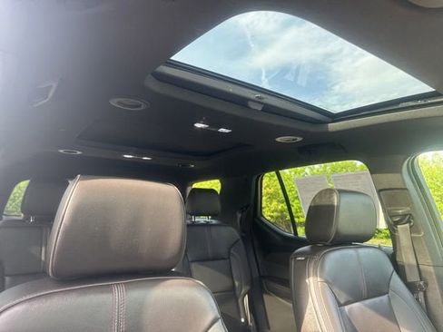 Used 2023 Chevrolet Traverse RS AWD/4WD image 40