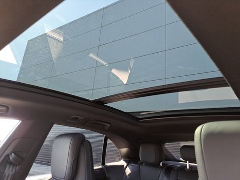 Certified 2025 Porsche Macan 4 Electric image 39