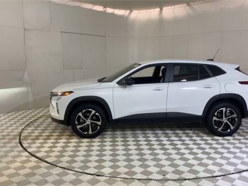 Used 2024 Chevrolet Trax RS image 5
