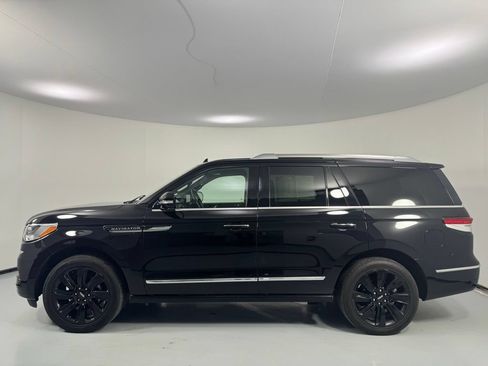 Used 2023 Lincoln Navigator Reserve AWD/4WD image 4