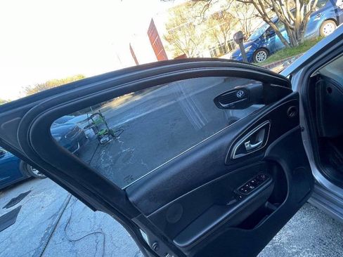 Used 2015 Chrysler 200 Limited image 12