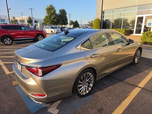 Used 2019 Lexus ES 350 w/ Accessory Package FWD image 4