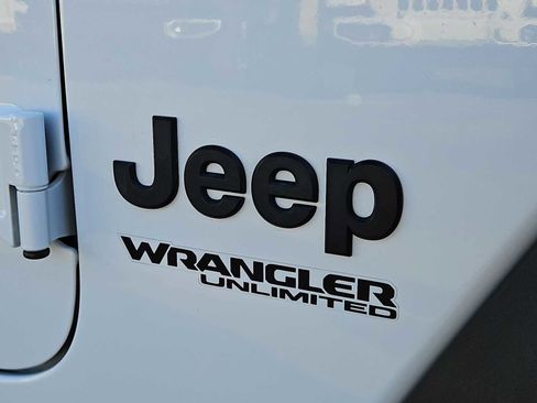 Used 2022 Jeep Wrangler Unlimited Sport S image 12