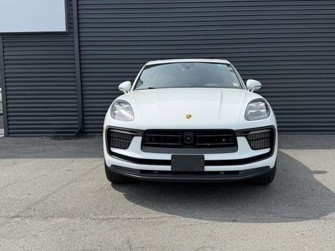 Certified 2023 Porsche Macan S AWD/4WD image 4