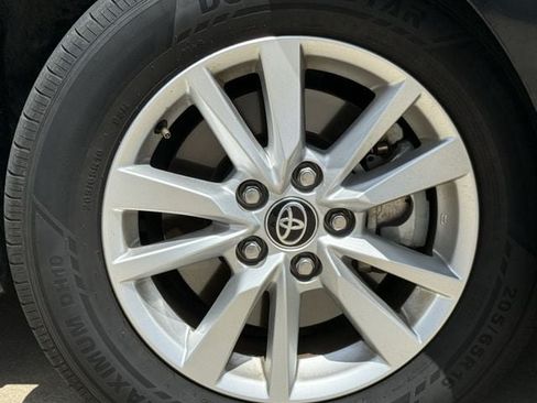 Used 2025 Toyota Camry LE FWD image 10