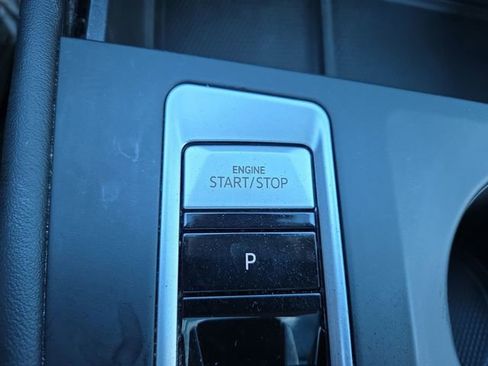 Used 2024 Volkswagen Atlas SE image 26