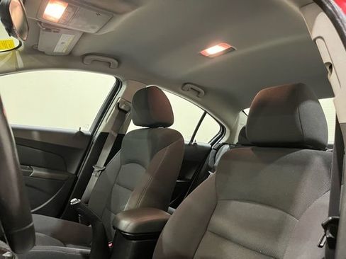 Used 2014 Chevrolet Cruze LT w/ Technology Package image 16