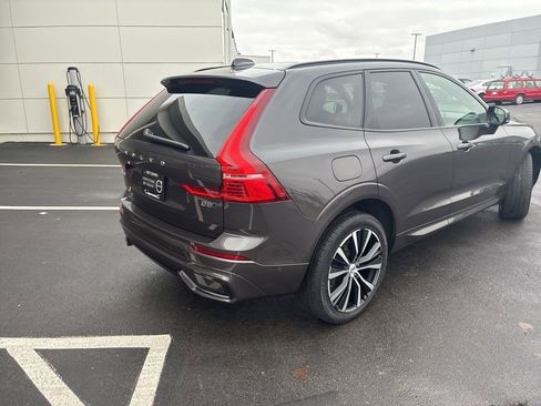 Certified 2025 Volvo XC60 B5 Plus image 3