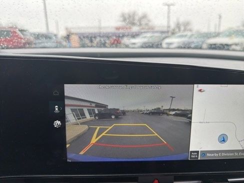 Used 2023 Hyundai Elantra SEL w/ Convenience Package image 17