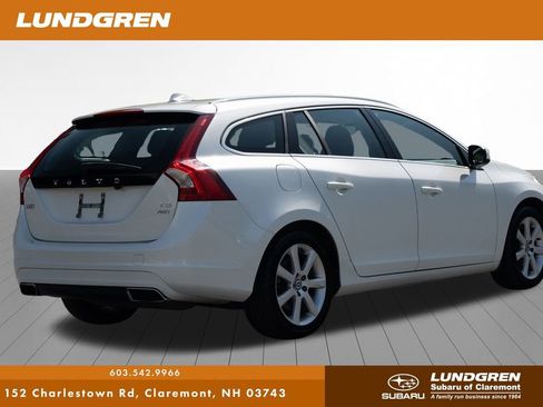 Used 2017 Volvo V60 T5 Premier w/ Convenience Package image 3