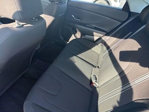 Used 2022 Hyundai Elantra SEL image 9