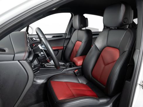 Used 2016 Porsche Macan S w/ Infotainment Package image 15