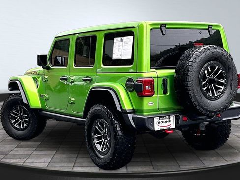 Used 2025 Jeep Wrangler Unlimited Rubicon w/ XTREMEE 35" Tire Package AWD/4WD image 9